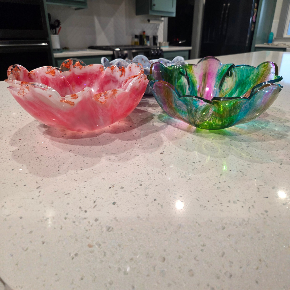 Hand Poured Resin Flower Bowl – Large Decorative Resin Dish – 9.5" Handmade Resin Bowl – Gold Leaf Center – Modern Home Decor – Unique Gift