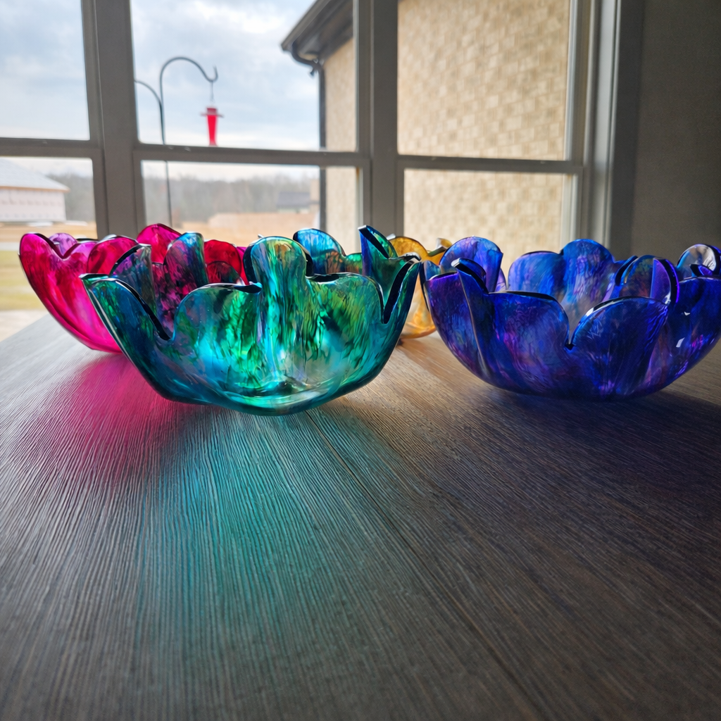 Hand Poured Resin Flower Bowl – Large Decorative Resin Dish – 9.5" Handmade Resin Bowl – Gold Leaf Center – Modern Home Decor – Unique Gift