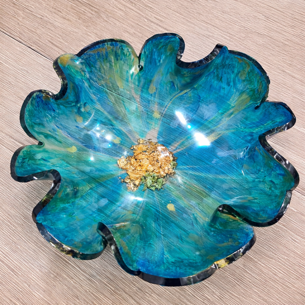 Hand Poured Resin Flower Bowl – Large Decorative Resin Dish – 9.5" Handmade Resin Bowl – Gold Leaf Center – Modern Home Decor – Unique Gift
