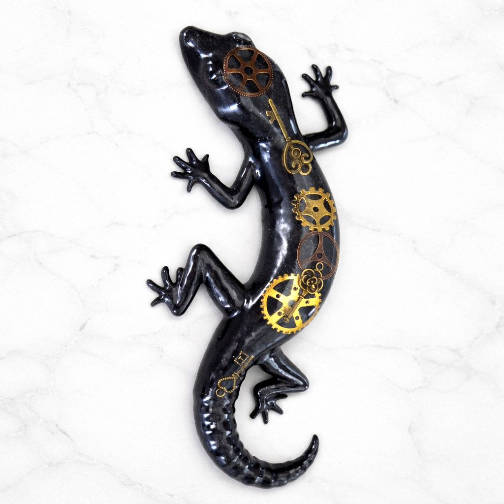Steampunk Gecko Resin Art – Handcrafted Lizard Decor with Embedded Clockwork Gears