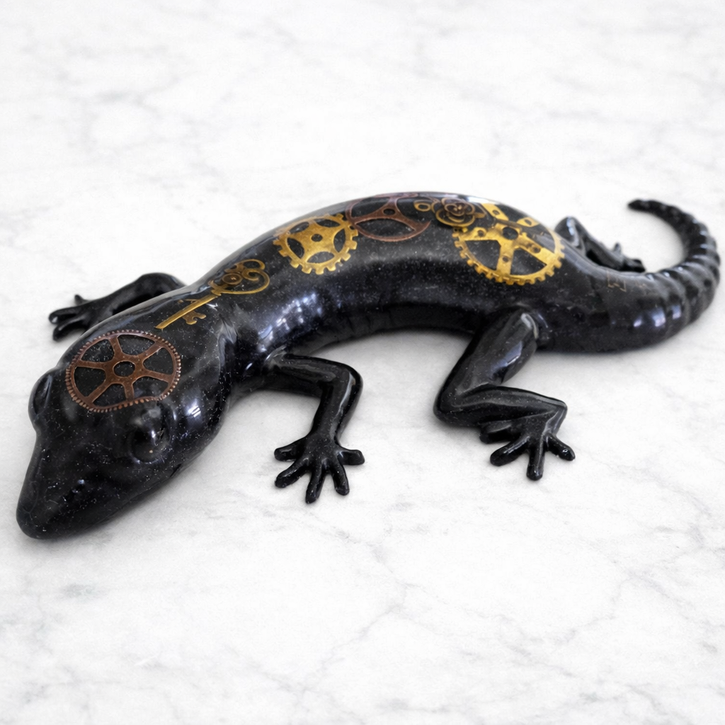 Steampunk Gecko Resin Art – Handcrafted Lizard Decor with Embedded Clockwork Gears