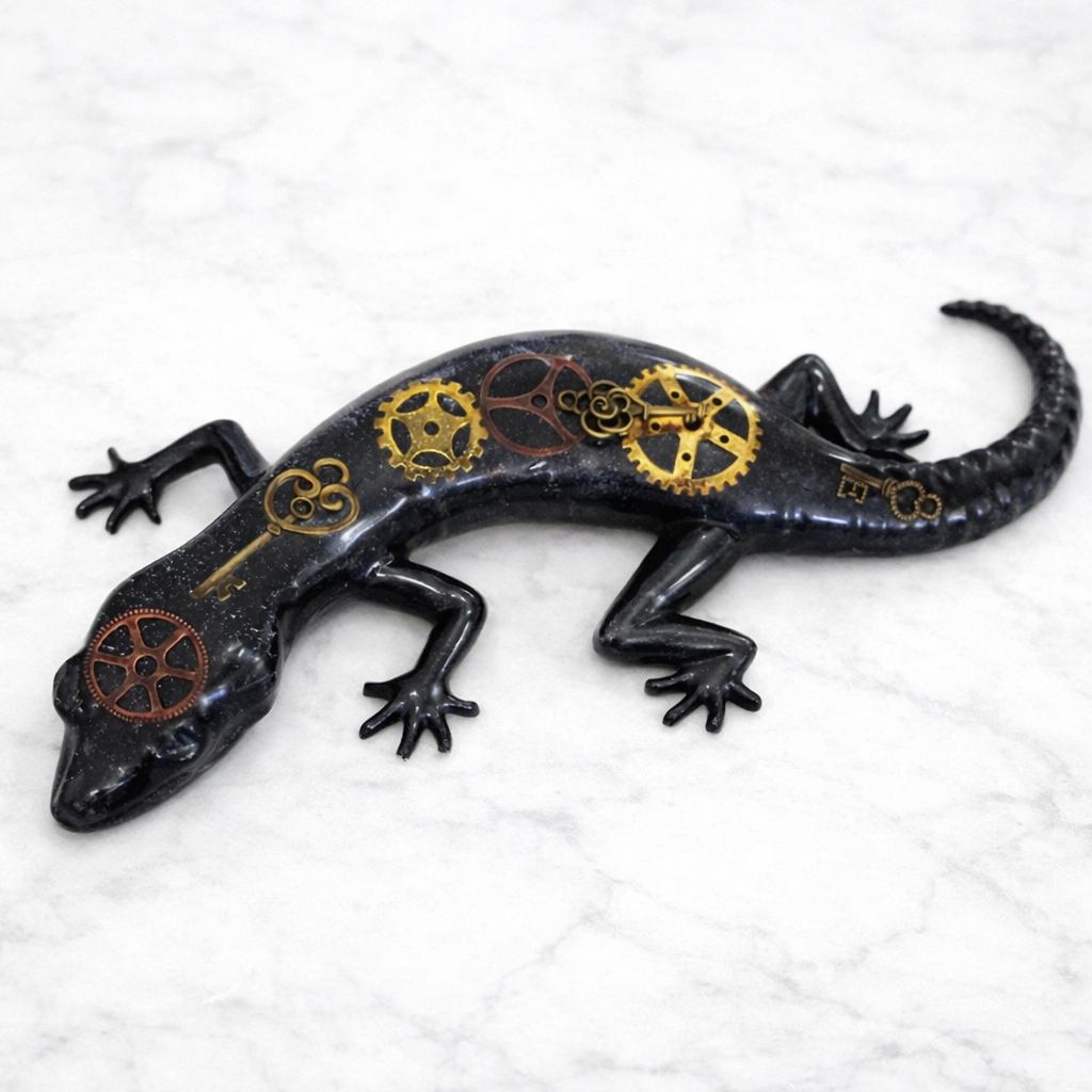 Steampunk Gecko Resin Art – Handcrafted Lizard Decor with Embedded Clockwork Gears